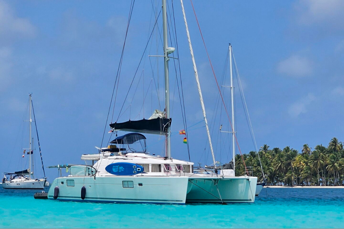 Yoli (Lagoon 440)
